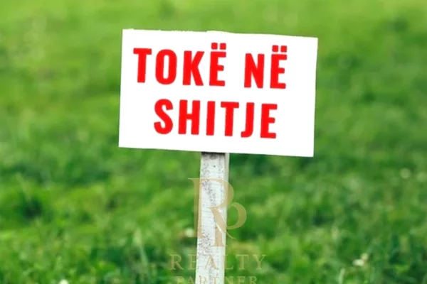Truall ose Toke ne Tirane - 33,000,000 Leke