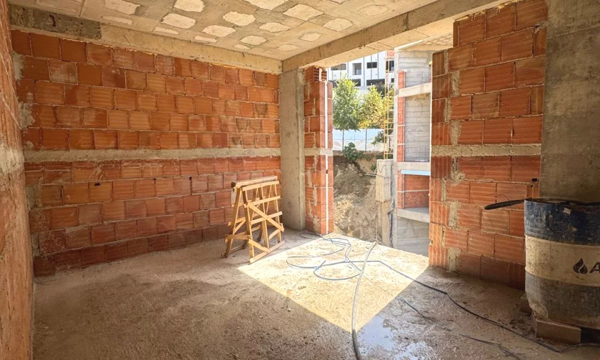 Shtepi ne shitje Apartament ne Tirane, 1+1, Mobilimi Bosh, pa mobiluar, Pagesa 1,000,000  Euro.