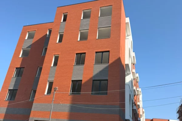 Shtepi me qera Apartament ne Tirane, 3+1, Mobilimi E mobiluar, Pagesa 1,900  Euro.