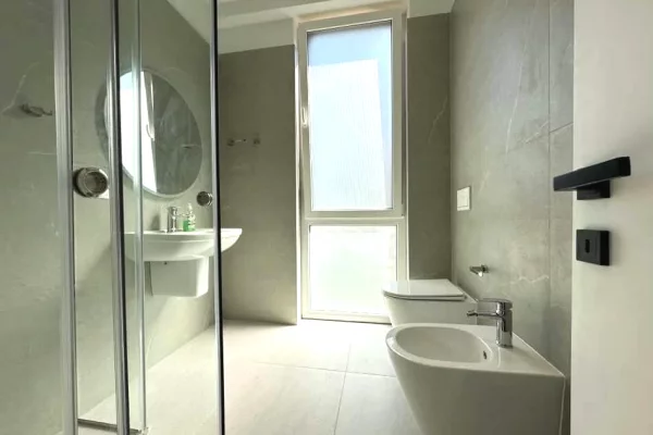 Shtepi me qera Apartament ne Tirane, 3+1, Mobilimi E mobiluar, Pagesa 1,900  Euro.