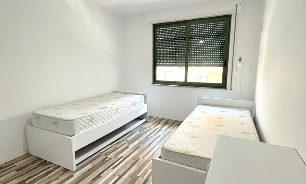 Shtepi ne shitje Apartament ne Tirane, 2+1, Mobilimi E mobiluar, Pagesa 265,000,000  Leke.