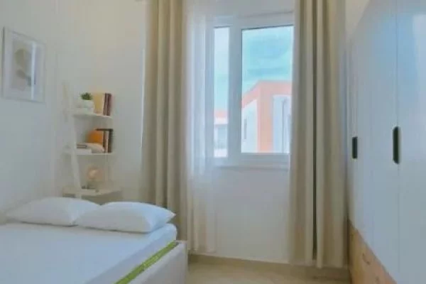 Shtepi ne shitje Apartament ne Tirane, 2+1, Mobilimi E mobiluar, Pagesa 196,000  Euro.
