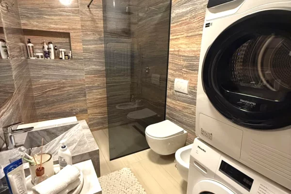 Shtepi ne shitje Apartament ne Tirane, 2+1, Mobilimi Bosh, pa mobiluar, Pagesa 320,000  Euro.