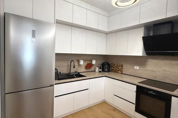 Shtepi ne shitje Apartament ne Tirane, 2+1, Mobilimi Bosh, pa mobiluar, Pagesa 320,000  Euro.