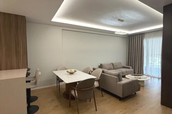 Shtepi ne shitje Apartament ne Tirane, 2+1, Mobilimi Bosh, pa mobiluar, Pagesa 320,000  Euro.