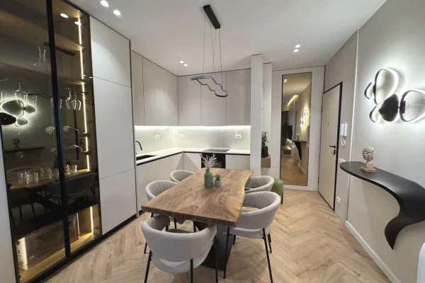 Shtepi ne shitje Apartament ne Tirane, 2+1, Mobilimi E mobiluar, Pagesa 410,000  Euro.