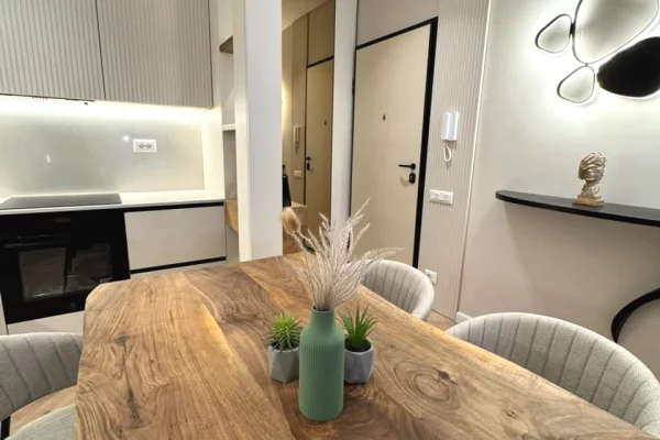 Shtepi ne shitje Apartament ne Tirane, 2+1, Mobilimi E mobiluar, Pagesa 410,000  Euro.