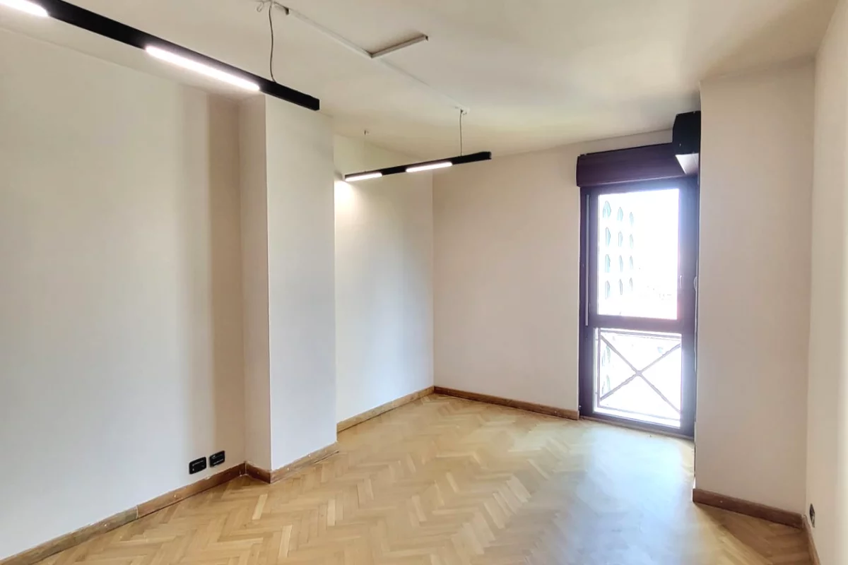 🏢 JEPET ME QIRA  ZYRE NE QENDER, TIRANE