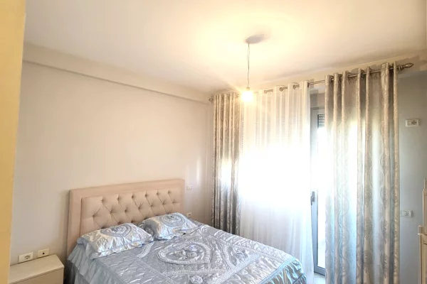 Shtepi ne shitje Apartament ne Tirane, 3+1, Mobilimi E mobiluar, Pagesa 27,500,000  Leke.