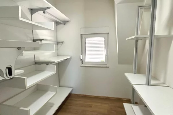 Shtepi ne shitje Vila Luksoze ne Tirane, 4+1, Mobilimi E mobiluar, Pagesa 850,000  Euro.
