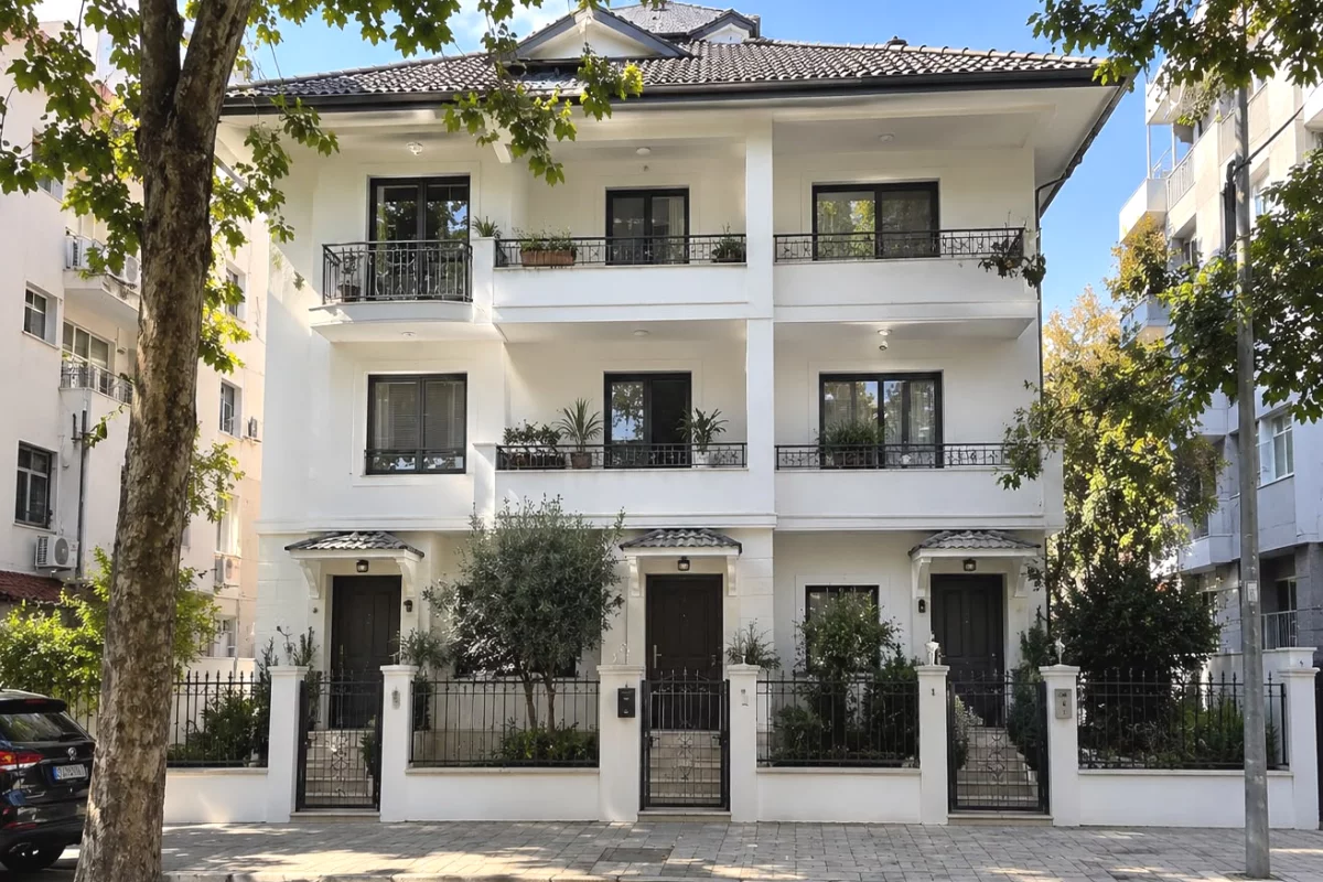 Shtepi ne shitje Vila Luksoze ne Tirane, 4+1, Mobilimi Bosh, pa mobiluar, Pagesa 1,500,000  Euro.