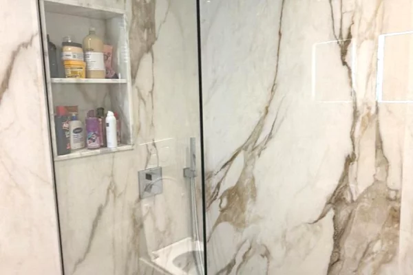 Shtepi ne shitje Apartament ne Tirane, 4+1, Mobilimi E mobiluar, Pagesa 570,000  Euro.