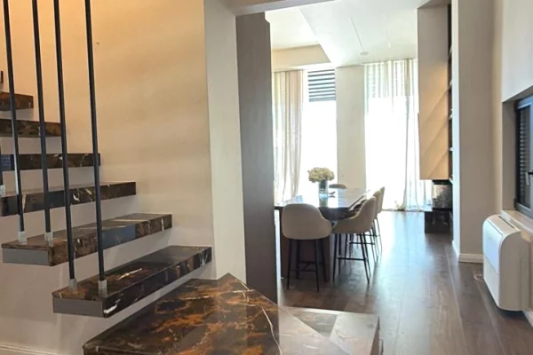 Shtepi ne shitje Apartament ne Tirane, 4+1, Mobilimi E mobiluar, Pagesa 570,000  Euro.