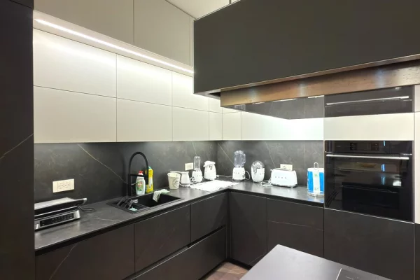 Shtepi ne shitje Apartament ne Tirane, 7+1, Mobilimi E mobiluar, Pagesa 2,000,000  Euro.