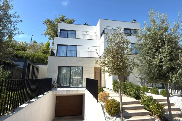 Shtepi ne shitje 7+1 ne Tirane - 2,000,000 Euro