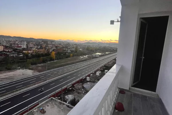Shtepi ne shitje Apartament ne Tirane, 1+1, Mobilimi E mobiluar, Pagesa 139,000  Euro.