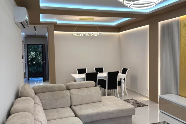 Shtepi me qera Apartament ne Tirane, 4+1, Mobilimi E mobiluar, Pagesa 1,300  Euro.