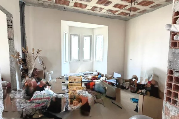 Shtepi ne shitje Vila Luksoze ne Tirane, 4+1, Mobilimi Bosh, pa mobiluar, Pagesa 1,300,000  Euro.