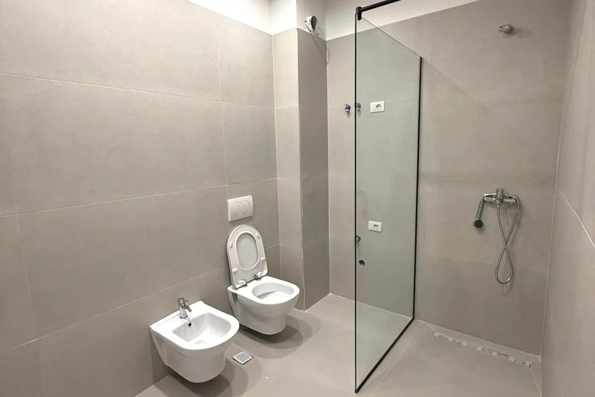 Shtepi ne shitje Apartament ne Tirane, 2+1, Mobilimi Bosh, pa mobiluar, Pagesa 355,000  Euro.