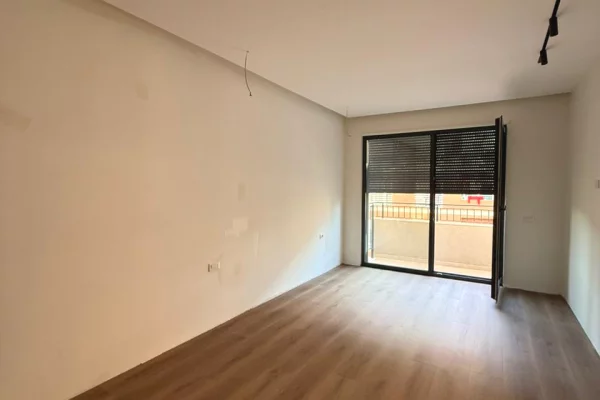 Shtepi ne shitje Apartament ne Tirane, 2+1, Mobilimi Bosh, pa mobiluar, Pagesa 355,000  Euro.