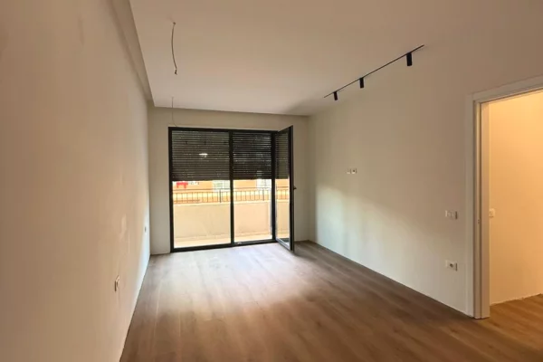 Shtepi ne shitje Apartament ne Tirane, 2+1, Mobilimi Bosh, pa mobiluar, Pagesa 355,000  Euro.