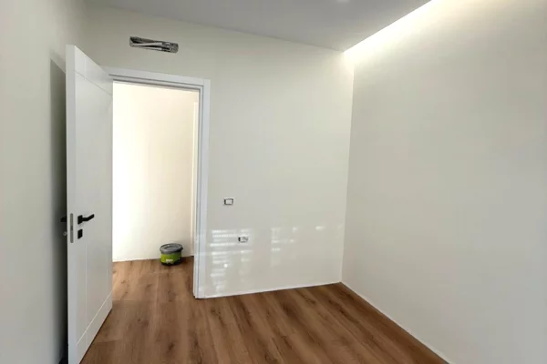 Shtepi ne shitje Apartament ne Tirane, 2+1, Mobilimi Bosh, pa mobiluar, Pagesa 355,000  Euro.