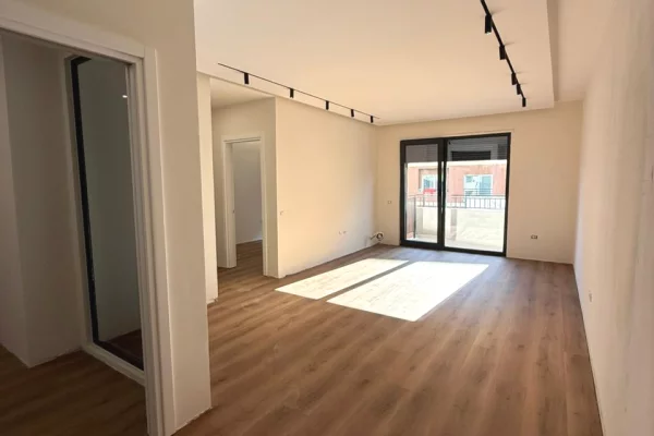 Shtepi ne shitje Apartament ne Tirane, 2+1, Mobilimi Bosh, pa mobiluar, Pagesa 355,000  Euro.
