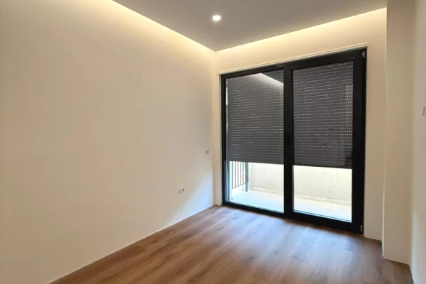 Shtepi ne shitje Apartament ne Tirane, 2+1, Mobilimi Bosh, pa mobiluar, Pagesa 355,000  Euro.