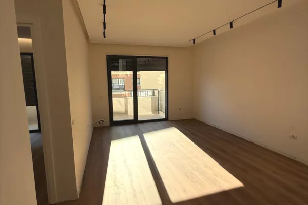 Shtepi ne shitje Apartament ne Tirane, 2+1, Mobilimi Bosh, pa mobiluar, Pagesa 355,000  Euro.