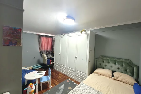 Shtepi ne shitje Apartament ne Tirane, 3+1, Mobilimi E mobiluar, Pagesa 630,000  Euro.