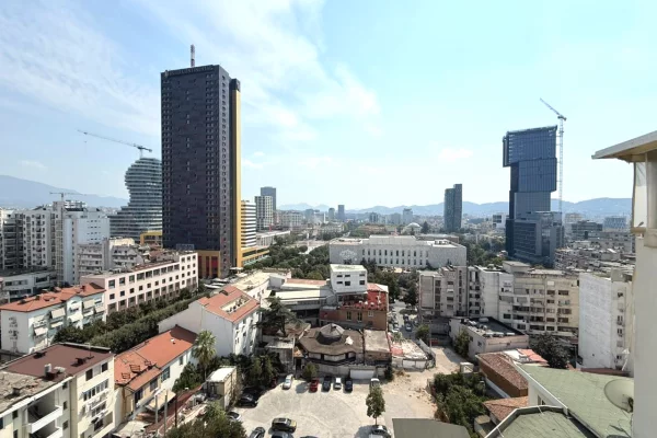 Shtepi ne shitje Apartament ne Tirane, 3+1, Mobilimi E mobiluar, Pagesa 630,000  Euro.