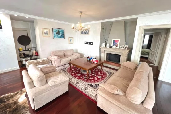 Shtepi ne shitje Apartament ne Tirane, 3+1, Mobilimi E mobiluar, Pagesa 630,000  Euro.