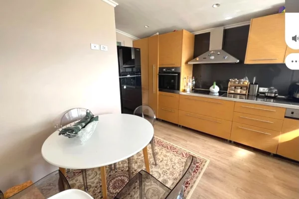 Shtepi ne shitje Apartament ne Tirane, 3+1, Mobilimi E mobiluar, Pagesa 630,000  Euro.