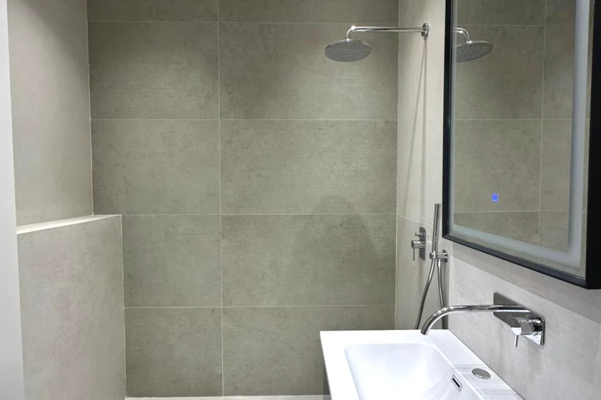 Shtepi ne shitje Apartament ne Tirane, 2+1, Mobilimi Bosh, pa mobiluar, Pagesa 670,000  Euro.