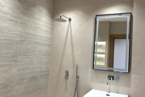 Shtepi ne shitje Apartament ne Tirane, 2+1, Mobilimi Bosh, pa mobiluar, Pagesa 670,000  Euro.