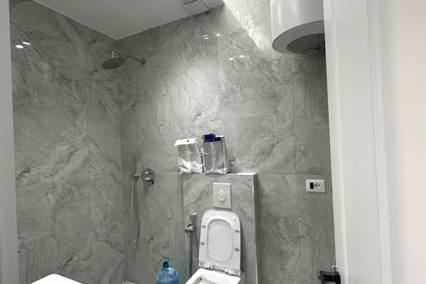 Shtepi ne shitje Apartament ne Tirane, 1+1, Mobilimi Bosh, pa mobiluar, Pagesa 13,700,000  Leke.