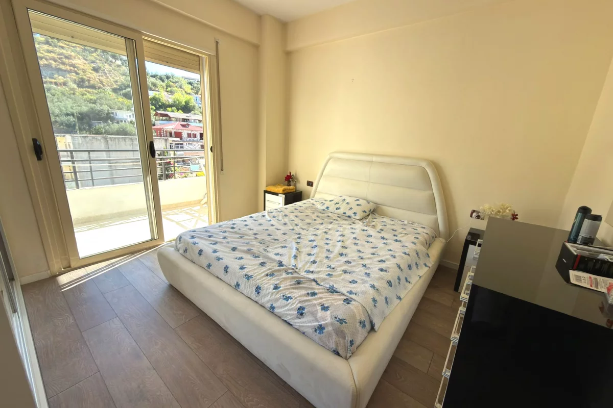 Shtepi ne shitje Apartament ne Vlore, 2+1, Mobilimi Bosh, pa mobiluar, Pagesa 165,000,000  Leke.