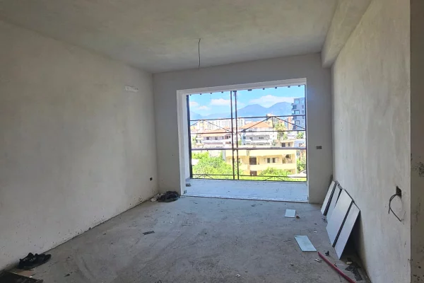 Shtepi ne shitje Apartament ne Tirane, 1+1, Mobilimi Bosh, pa mobiluar, Pagesa 144,000  Euro.