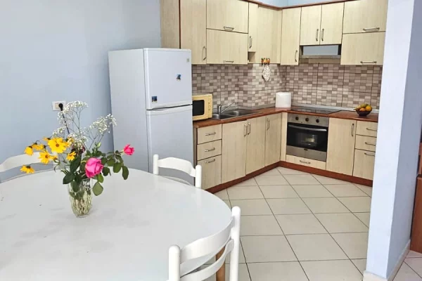Shtepi ne shitje Apartament ne Tirane, 2+1, Mobilimi E mobiluar, Pagesa 330,000  Euro.