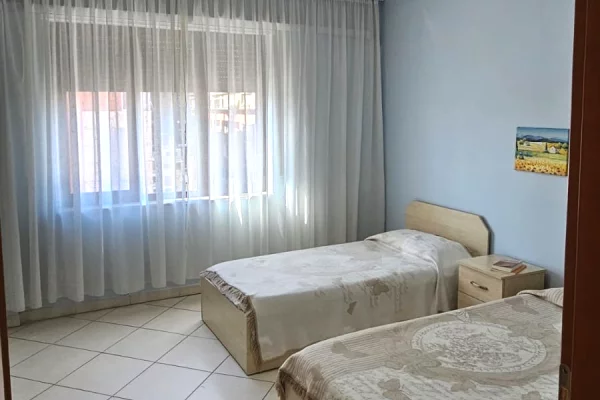 Shtepi ne shitje Apartament ne Tirane, 2+1, Mobilimi E mobiluar, Pagesa 330,000  Euro.