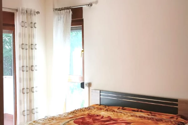 Shtepi me qera Vila Luksoze ne Tirane, 3+1, Mobilimi E mobiluar, Pagesa 2,000  Euro.