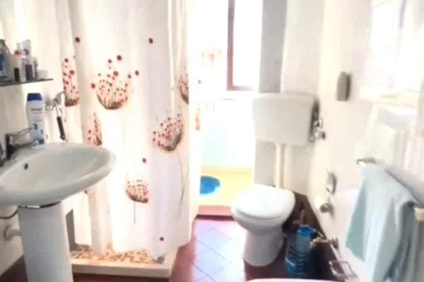 Appartamento in vendita a Tirana 2+1, SemiArredato