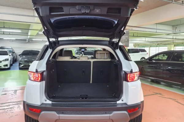 Makina ne shitje ne Tirane, Land Rover, 2015 Diesel,Kambio Automatik Pagesa 14,700  Euro.