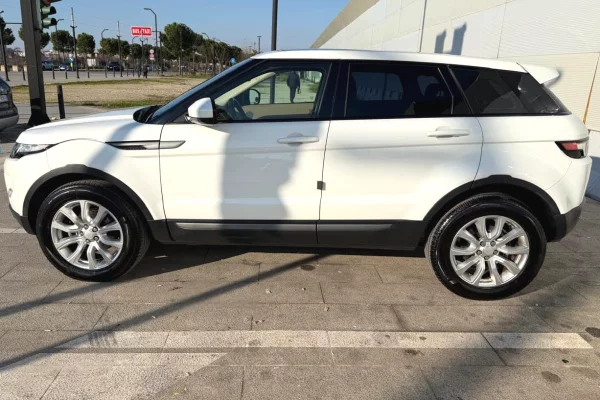 Makina ne shitje ne Tirane, Land Rover, 2015 Diesel,Kambio Automatik Pagesa 14,700  Euro.