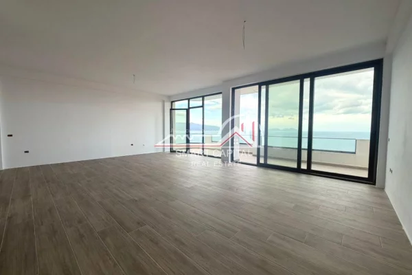Shtepi ne shitje Apartament ne Vlore, 2+1, Mobilimi Bosh, pa mobiluar, Pagesa 350,000  Euro.