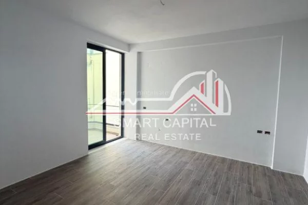Shtepi ne shitje Apartament ne Vlore, 2+1, Mobilimi Bosh, pa mobiluar, Pagesa 350,000  Euro.