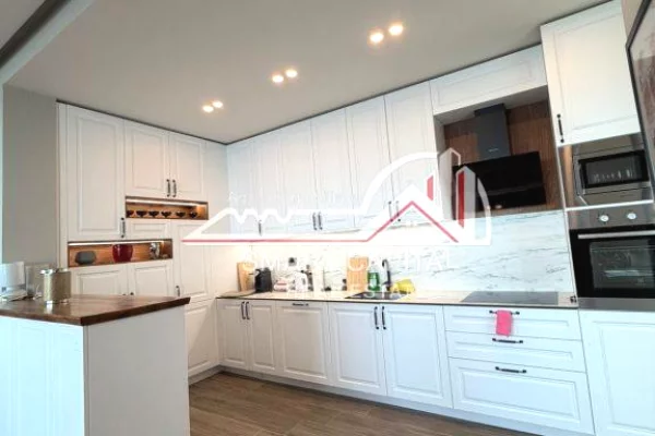 Shtepi ne shitje Apartament ne Vlore, 2+1, Mobilimi E mobiluar, Pagesa 390,000  Euro.