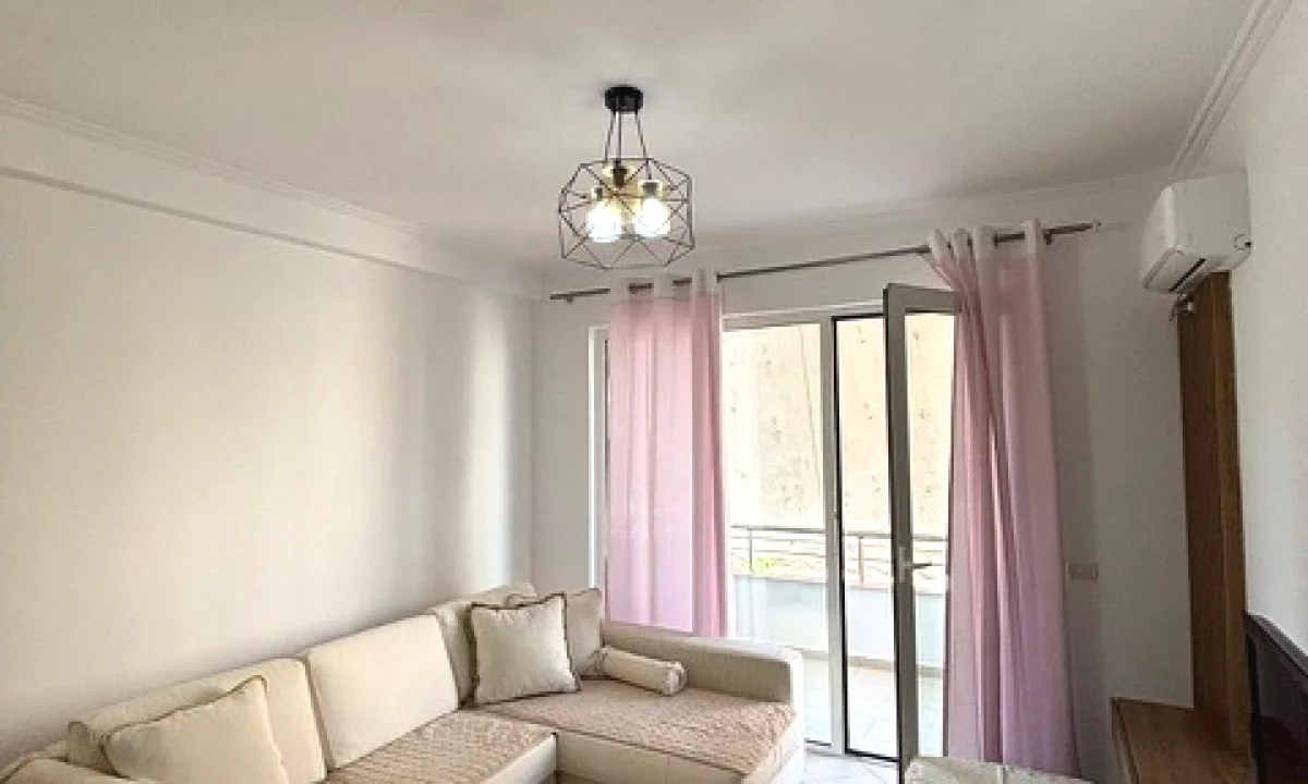 Shtepi me qera Apartament ne Tirane, 2+1, Mobilimi E mobiluar, Pagesa 500  Euro.