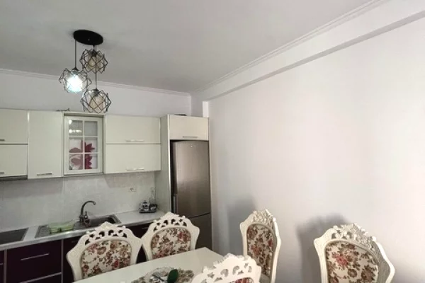 Shtepi me qera Apartament ne Tirane, 2+1, Mobilimi E mobiluar, Pagesa 500  Euro.