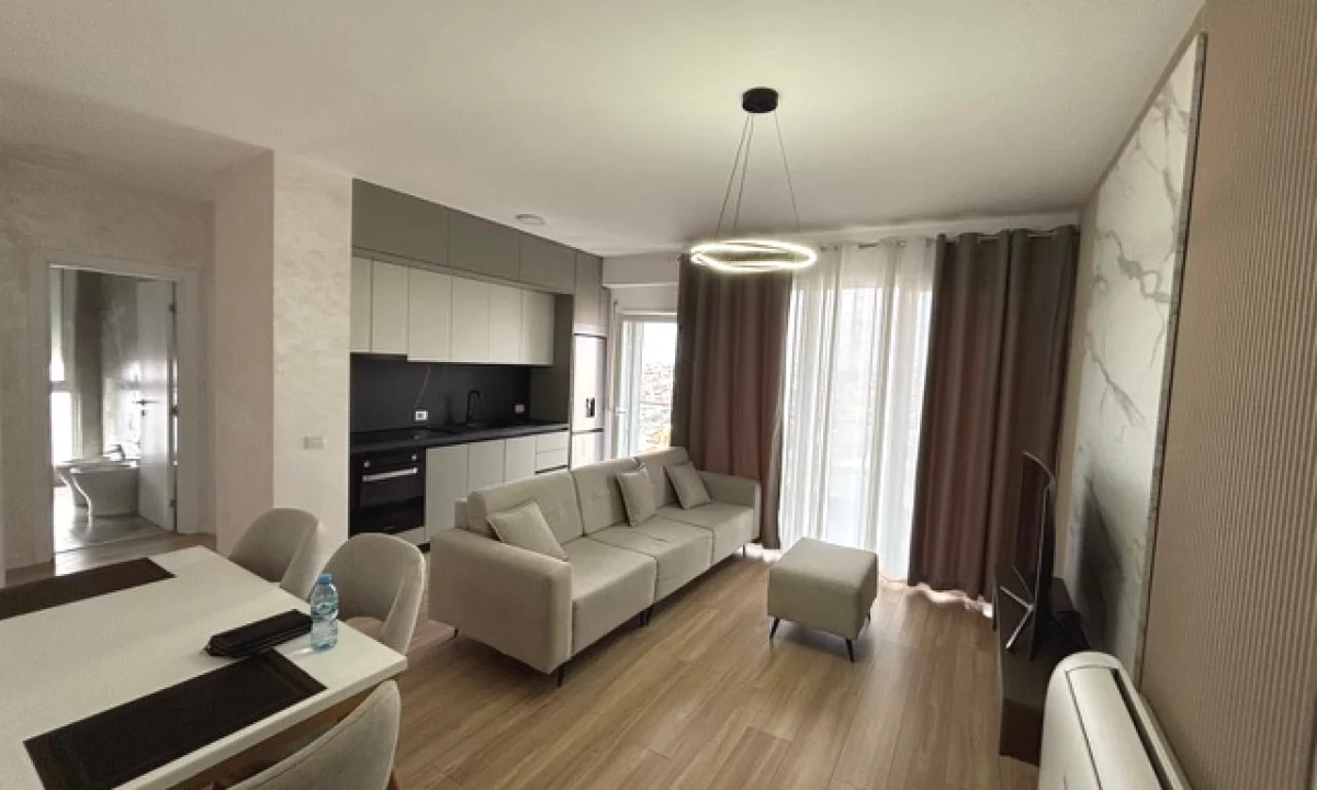 Shtepi me qera Penthose(kati i fundit panoramik) ne Tirane, 2+1, Mobilimi E mobiluar, Pagesa 800  Euro.